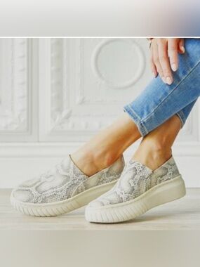 Söfft Potina Snake Print Platform Slip-On Sneakers Sz 10 Coastal Chic Leather